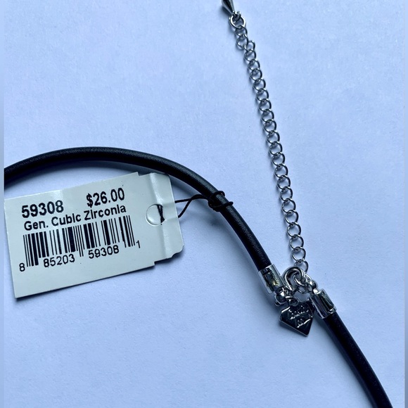 🗝️ Genuine Cubic Zirconia with Faux Pearl Pendant on a Faux Black Leather Rope - Picture 8 of 8